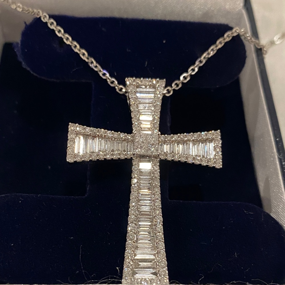 18k Real Gold Real not Synthetic Diamond Cross Necklace